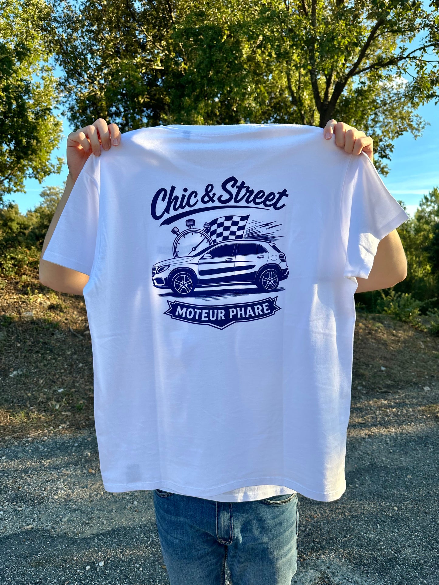 T-SHIRT CHIC & STREET