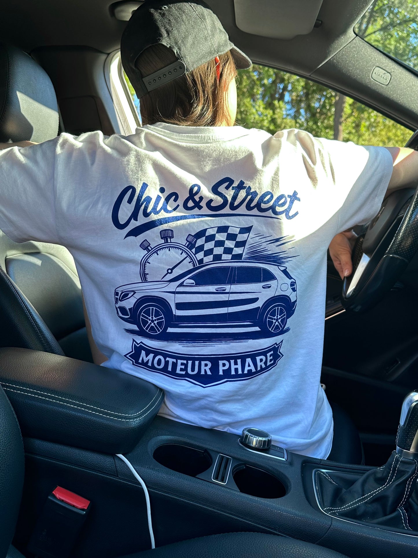 T-SHIRT CHIC & STREET